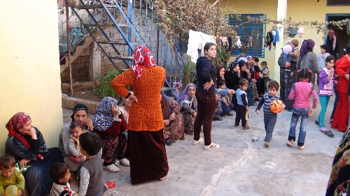 115 kişi bir evde yaşıyor