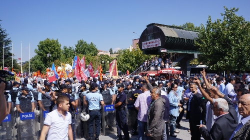 12 Eylül davasının görüldüğü Ankara Adliyesi önünde gerginlik
