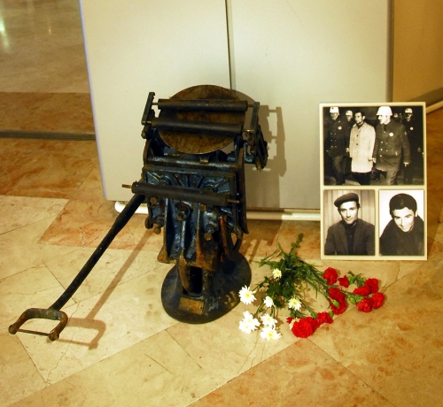 12 Eylül Utanç Müzesi'nde ziyaretçileri darağacı karşılıyor