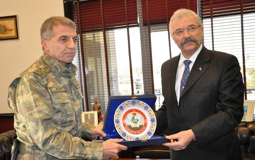 2. Ordu Komutanı Mendi, Vali Cerrah'ı ziyaret etti