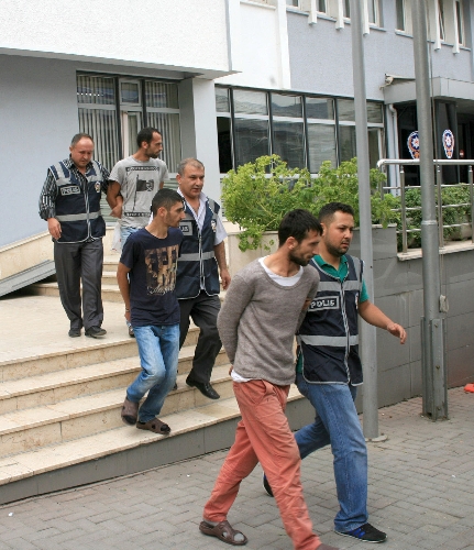 200 ayrı hırsızlıktan kaydı bulunan zanlı yine hırsızlıktan yakalandı