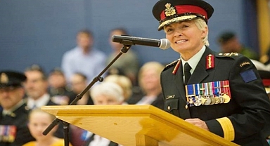  General Jennie Carignan: Kanada'nın İlk Kadın Savunma Bakanı ve Ordu Komutanı Olarak Tarih Yazd