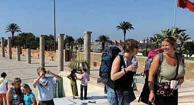 Fas Turizmi Yükselişte: İlk Yarıda 8,9 Milyon Turist ve 5,4 Milyar Dolarlık Gelir