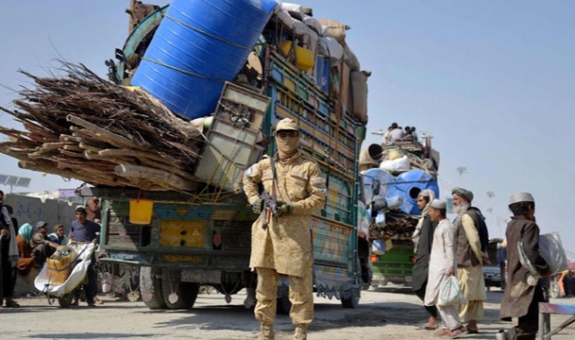 Türkiye arabuluculuğunda Pakistan ve Afganistan İstanbul'da ateşkesi görüşüyor