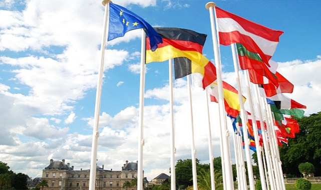 Avrupa'da Oturum Izinleri: Doğru Bilgiyle Hareket Etmek Hayati Önem Taşıyor