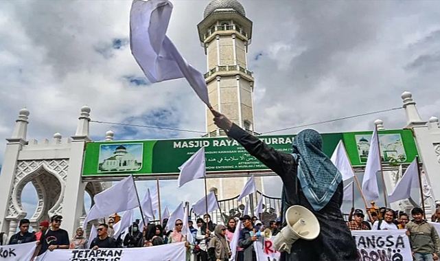 Endonezya’da sel öfkesi Beyaz bayraklarla yardım çağrısı