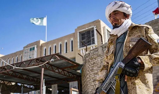 Pakistan Afganistan sınırında gece yarısı çatışma yeniden alevlendi