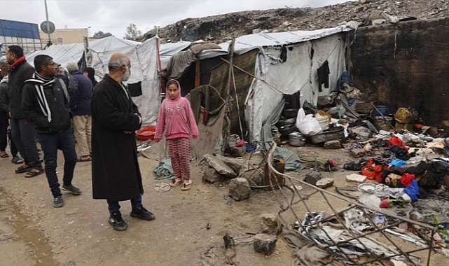Gazze’de sert hava koşulları çadırlardaki yaşamı daha da zorlaştırdı