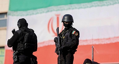 Trump’tan İran’a sert uyarı: Göstericilere “yardım yolda” mesajı verdi