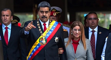 Venezuela Devlet Başkanı Nicolás Maduro ve eşi yakalanarak ülke dışına çıkarıldı.