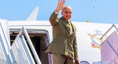 Başbakan Şahbaz; Suudi Arabistan, Türkiye ve Katar’a Resmi Ziyaretler İçin Yola Çıktı