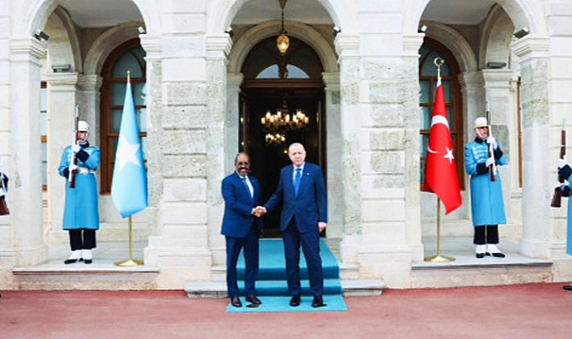 Erdoğan ve Somali Cumhurbaşkanı İstanbul'da bir araya gelerek stratejik bağları derinleştirme sözü verdiler.