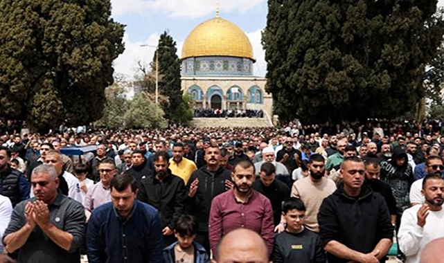 Kısıtlamaların Ardından 100 Binden Fazla Müslüman Mescid-i Aksa’ya Akın Etti