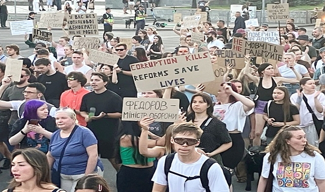 Kiev'de Binlerce Kişiden