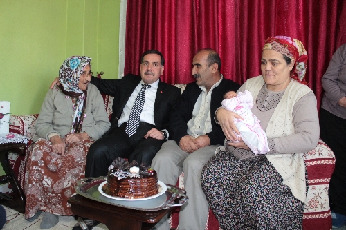 26 yıl sonra 'cennet bahçesine düşen yağmur damlası'yla sevindiler