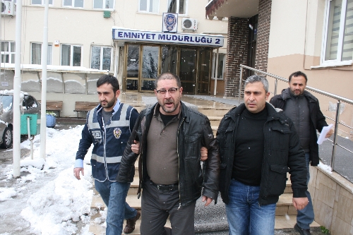 33 bin kaçak sigarayla yakalandı, gazetecileri tehdit etti