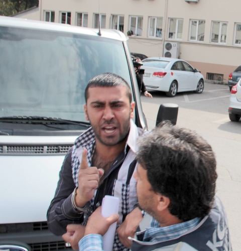 45 bin uyuşturucu hapla yakalandılar, basın mensuplarını sözle taciz ettiler