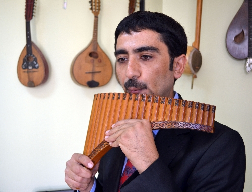 60 ülkeden sıra dışı müzik aletlerini toplayarak koleksiyon yaptı