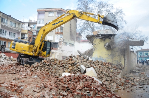 78 yıllık düğün salonu yıkıldı