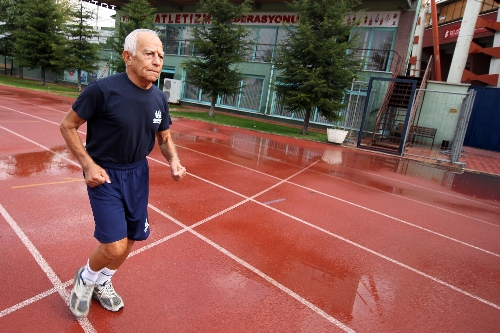 85'lik atlet, Avrasya Maratonu'na hazırlanıyor