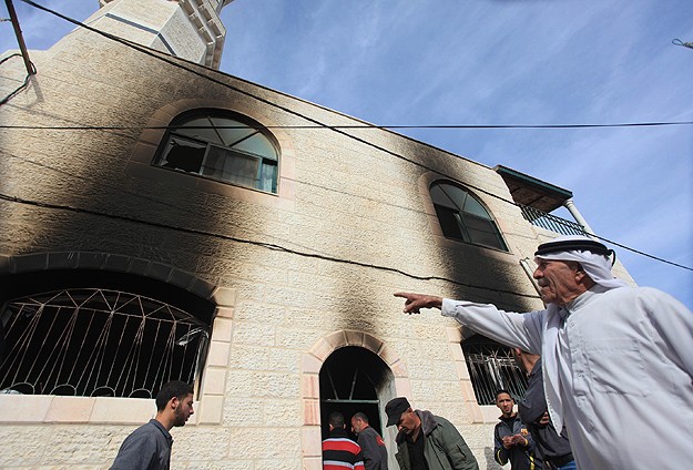 Yahudi yerleşimciler cami kundakladı