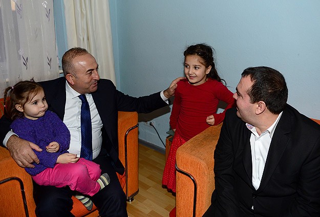 Çavuşoğlu'ndan Almanya'da ırkçılığa maruz kalan aileye ziyaret