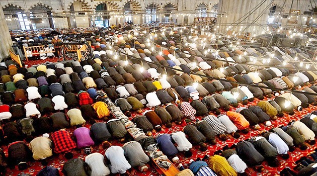 Bayram sabahı camiler doldu taştı