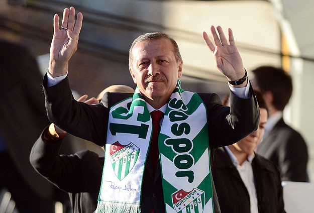 Ananasla şantajla meşgul olana alim denmez