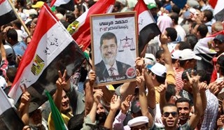 Mısır'da binlerce Mursi taraftarı gösteri yapıyor