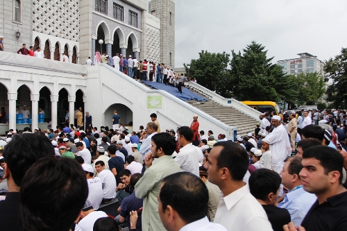 Güney Kore'deki Müslümanlar bayram namazında bir araya geldi
