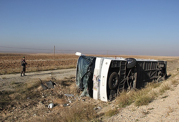 Yolcu otobüsü şarampole devrildi: 36 yaralı
