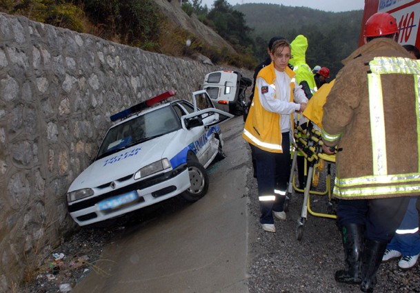 Polis aracı kaza yaptı: 1 şehit