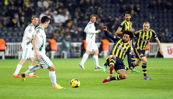 Lider evinde kazandı