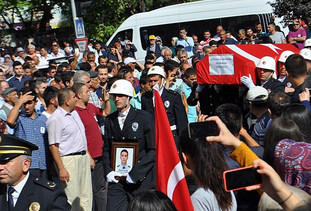 Şehit polisler son yolculuğuna uğurlandı