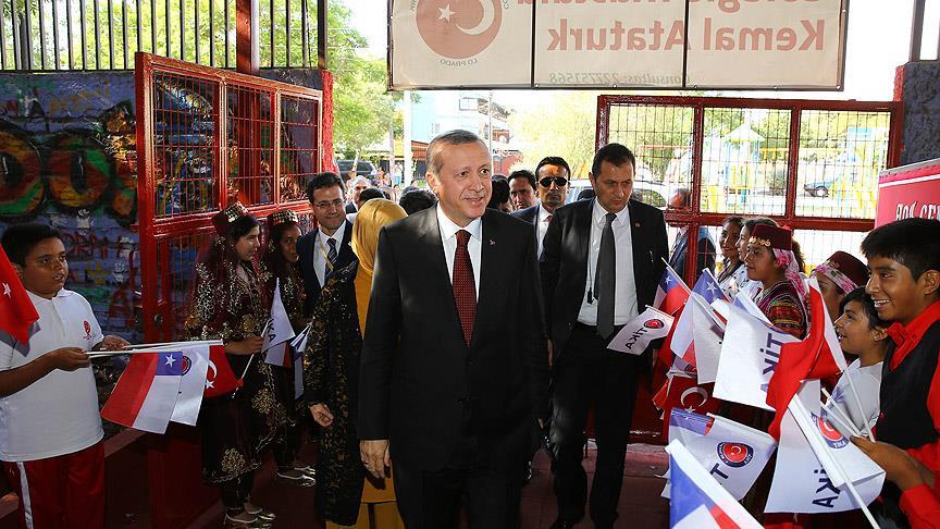Erdoğan Mustafa Kemal Atatürk İlkokulunu ziyaret etti