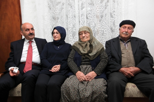 Bakan Müezzinoğlu eşi ile birlikte Gümülcine'deki eski günleri yad etti