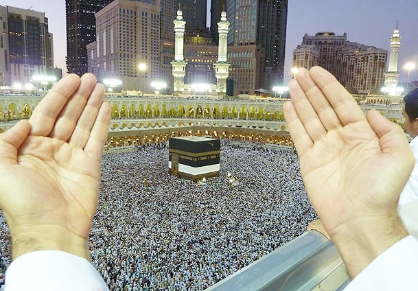 Kabe'de eller Suriye için açıldı
