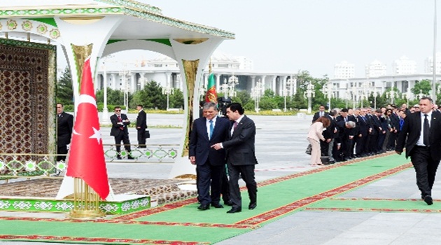 Cumhurbaşkanı Gül'e Türkmenistan'da özel karşılama