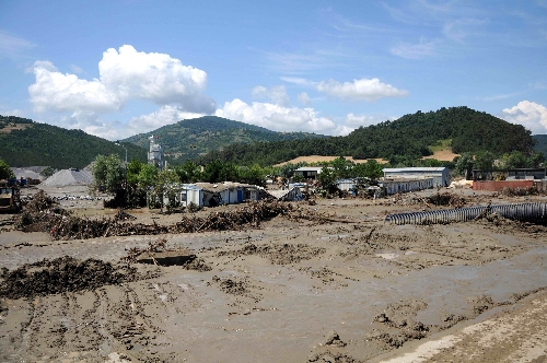 Sel suları Samsun-Sinop eski ve yeni yolun köprülerini yıktı