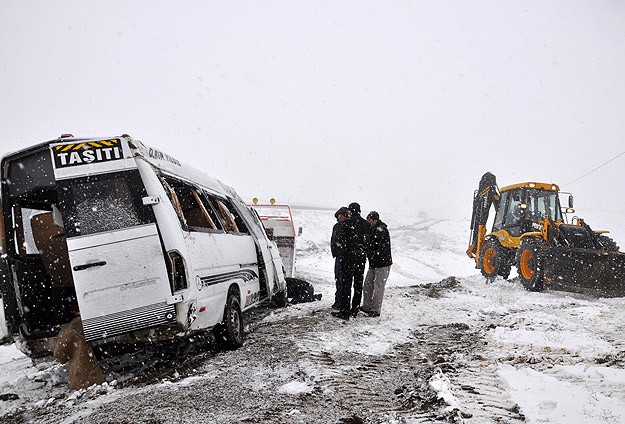 Yozgat'ta öğretmen servisi devrildi: 12 yaralı