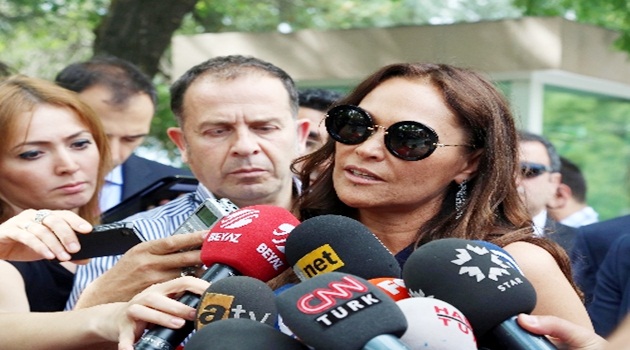 Hülya Avşar: Arada duygusal bağ oluşmalı