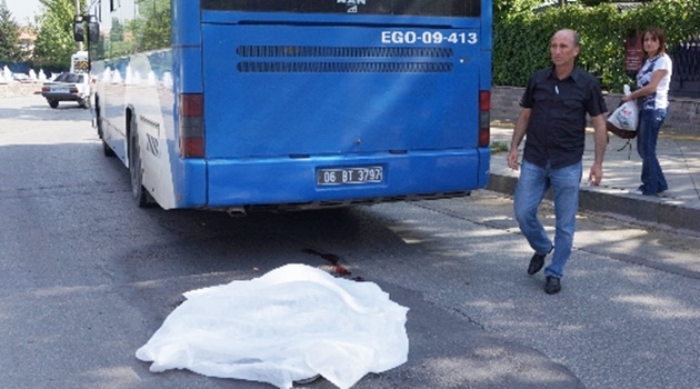 Üniversite öğrencisi, belediye otobüsünün altında can verdi