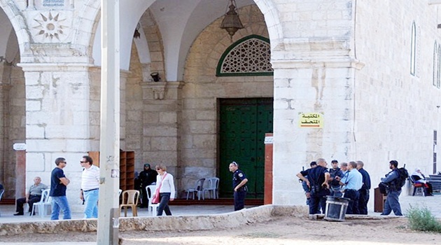 İsrail El-Aksa görevlisini gözaltına aldı