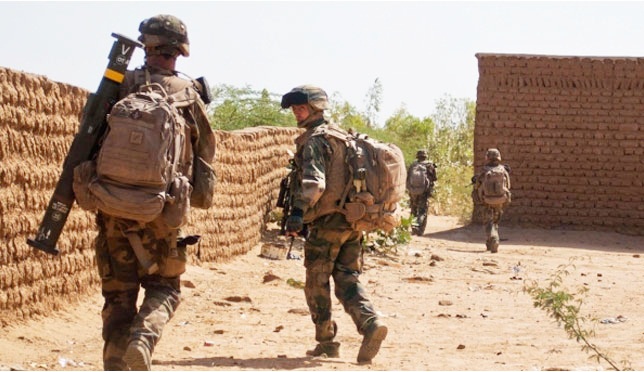 Fransız uçakları Mali'yi bombaladı