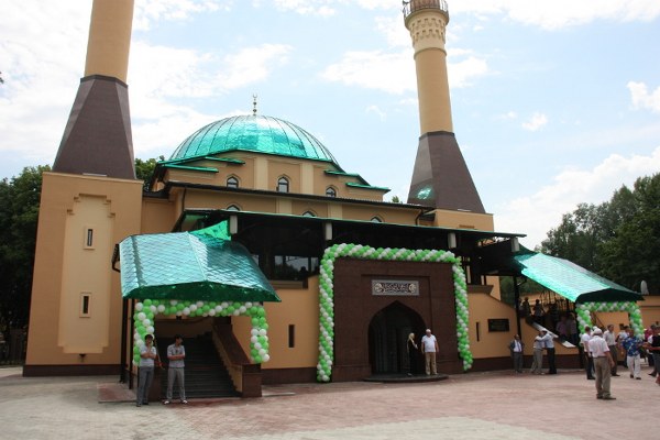 Donetski Camii yeniden ibadete açıldı