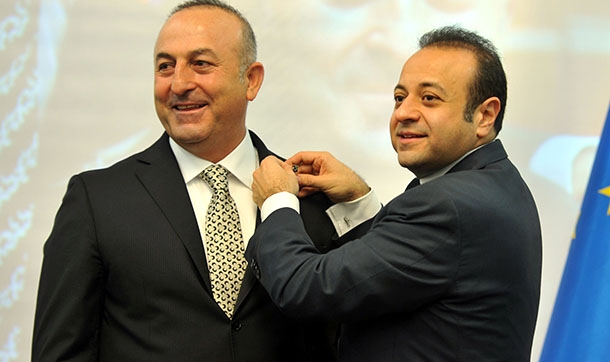 AB Komiseri Füle, Çavuşoğlu'na ilk görüşmede "yolsuzluk ve yargı" uyarısı yaptı
