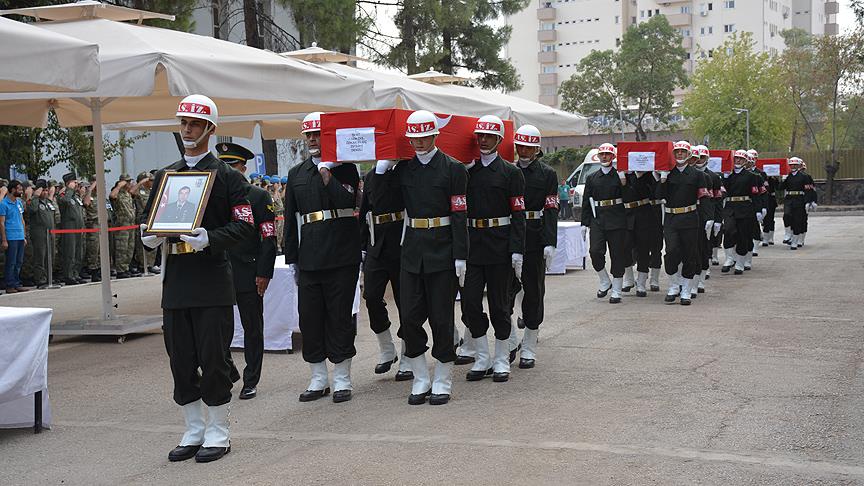 Diyarbakır'da şehit askerler için tören
