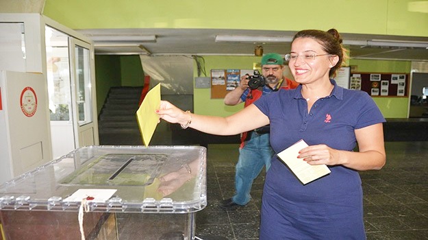 Gümrük kapılarında oy verme işlemi başladı