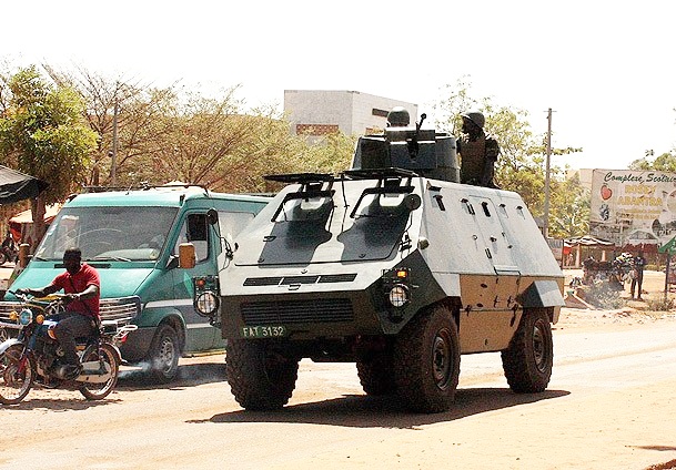 Bamako'da olağanüstü hal devam ediyor