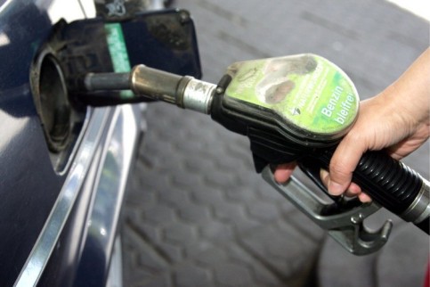 Benzine zam geldi